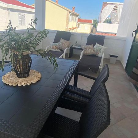 Oguic Apartman Pag Town Zewnętrze zdjęcie