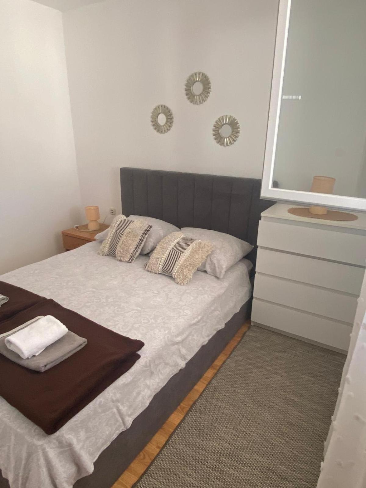 Oguic Apartman Pag Town Zewnętrze zdjęcie