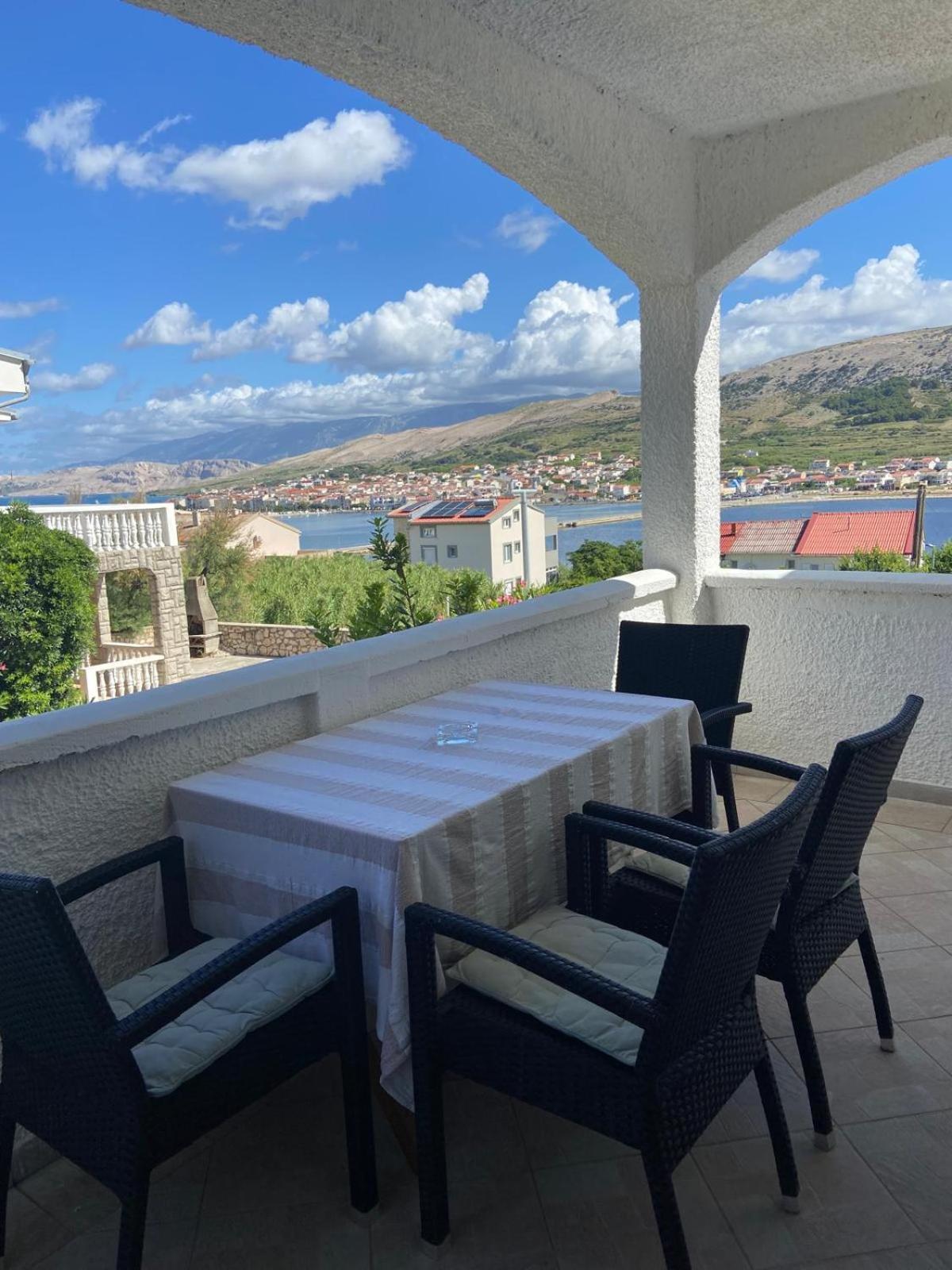 Oguic Apartman Pag Town Zewnętrze zdjęcie
